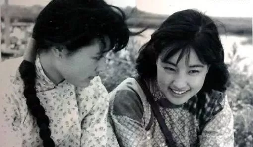 刘晓庆走红毯穿丝袜被嘲笑：总拿“老”讽刺女人这一招不好使了 7