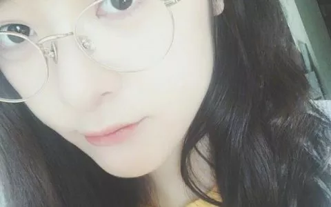 1网友说徐娇穿黑丝袜变御姐镜子P变形了