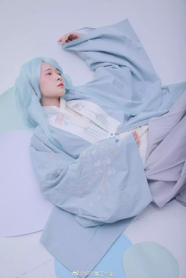 1网友说徐娇穿黑丝袜变御姐镜子P变形了 5