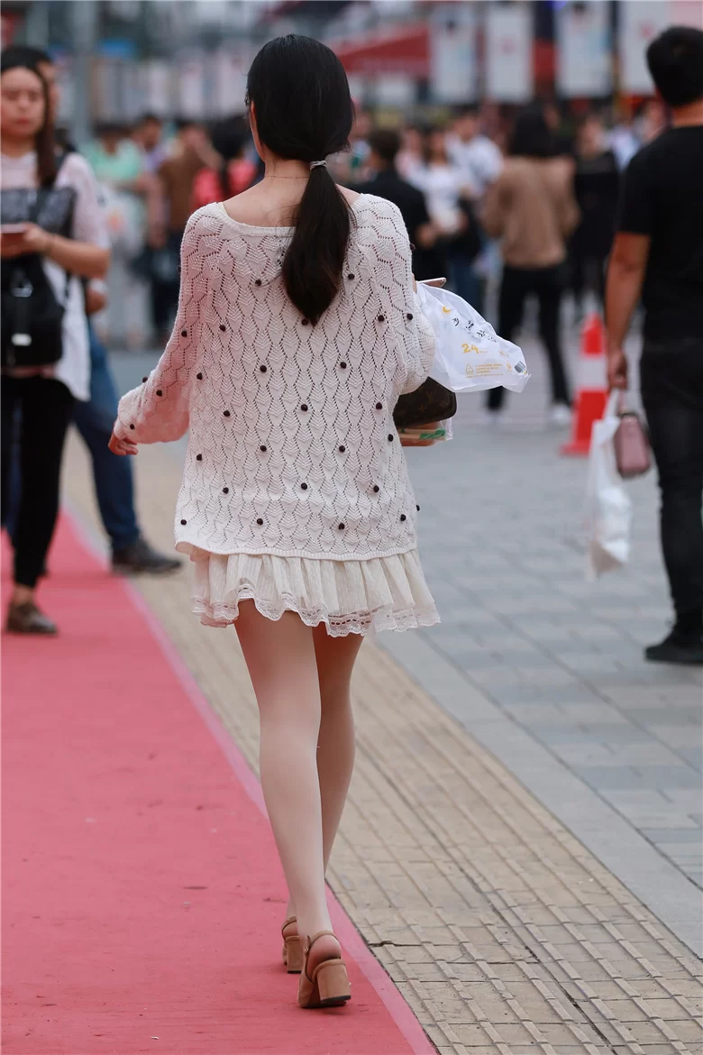 10+ 街拍丝袜美女这么穿你也很美 12