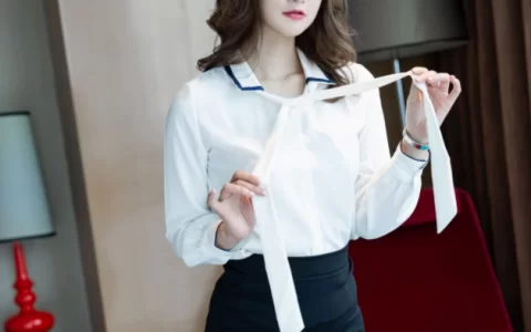 街拍丝袜美女这么穿你也很美