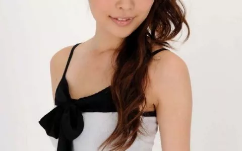 南京丝袜男穿连衣裙到女生宿舍盗窃 偷完拍照留念