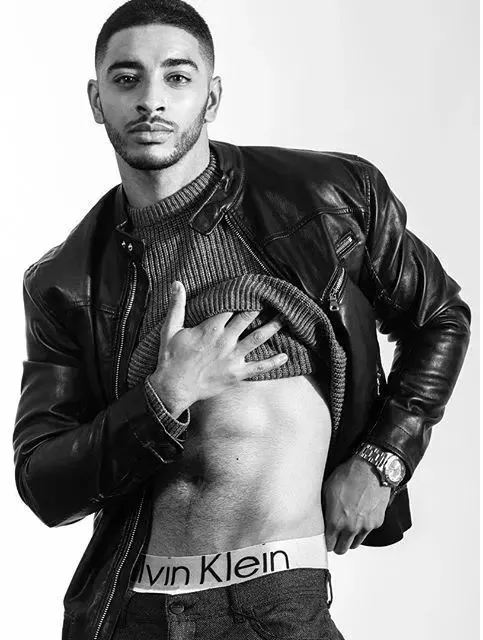 她”用了19年跨越性别！变性后成为了全世界最性感的内裤男模 41