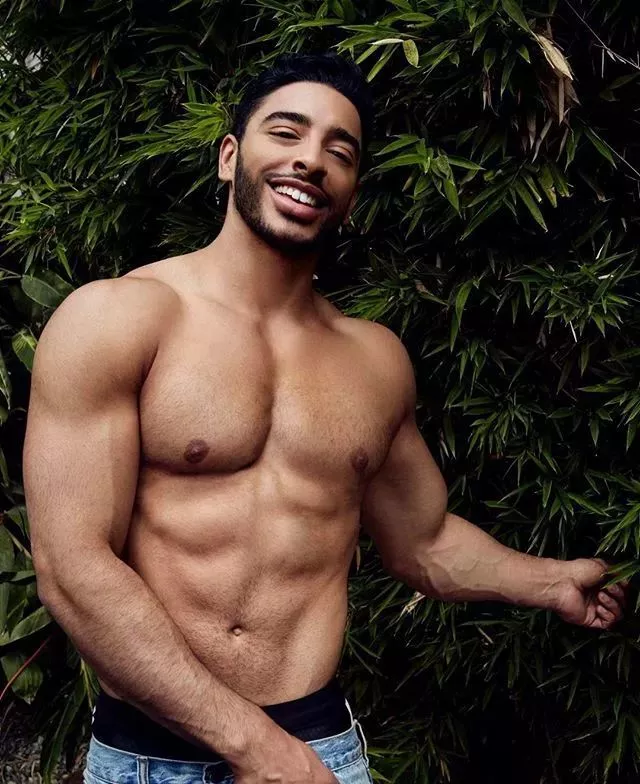 她”用了19年跨越性别！变性后成为了全世界最性感的内裤男模 6