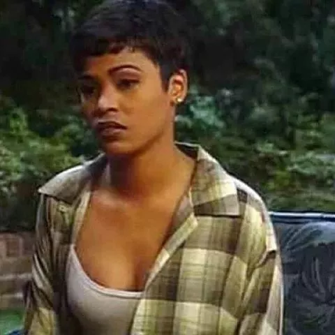 她”用了19年跨越性别！变性后成为了全世界最性感的内裤男模 23