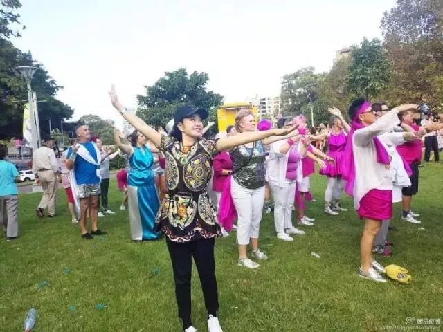 刘晓庆走红毯穿丝袜被嘲笑：总拿“老”讽刺女人这一招不好使了 15