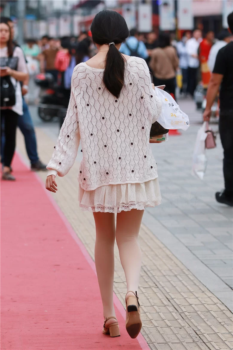10+ 街拍丝袜美女这么穿你也很美 13
