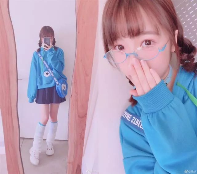 1网友说徐娇穿黑丝袜变御姐镜子P变形了 6