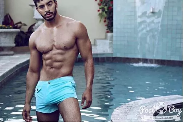 她”用了19年跨越性别！变性后成为了全世界最性感的内裤男模 24