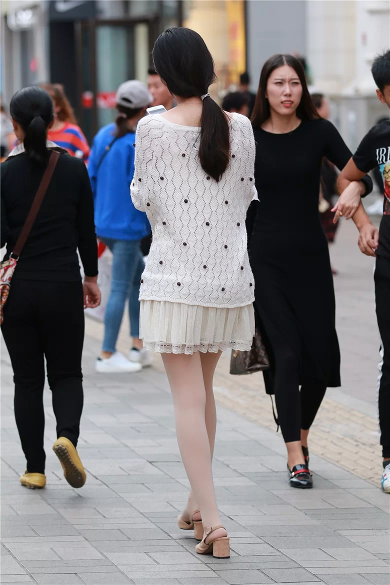 10+ 街拍丝袜美女这么穿你也很美 7
