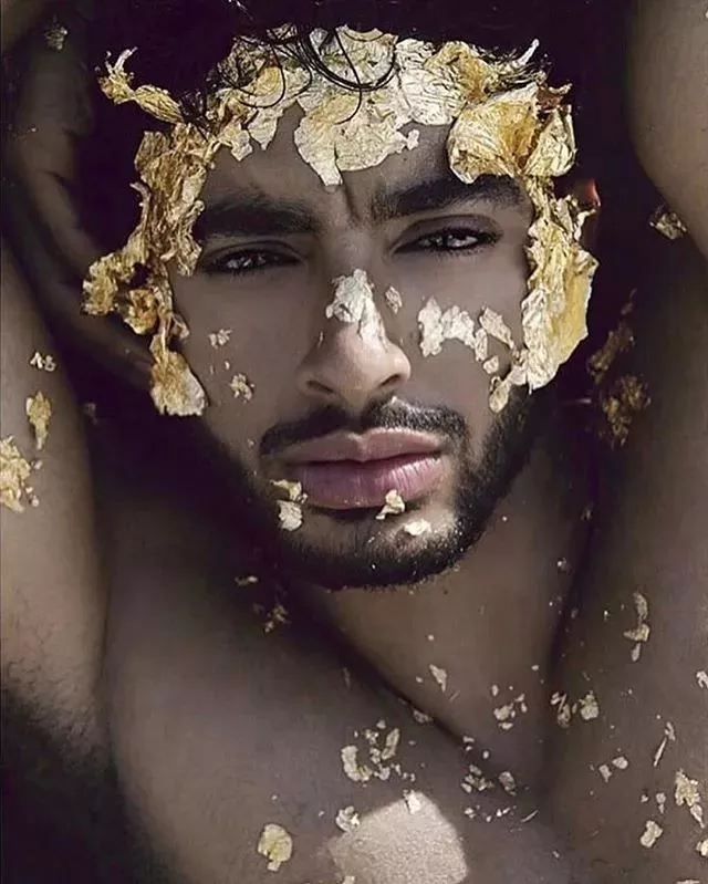 她”用了19年跨越性别！变性后成为了全世界最性感的内裤男模 26