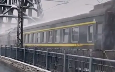 2026 绿皮火车冰天雪地跑赢高铁