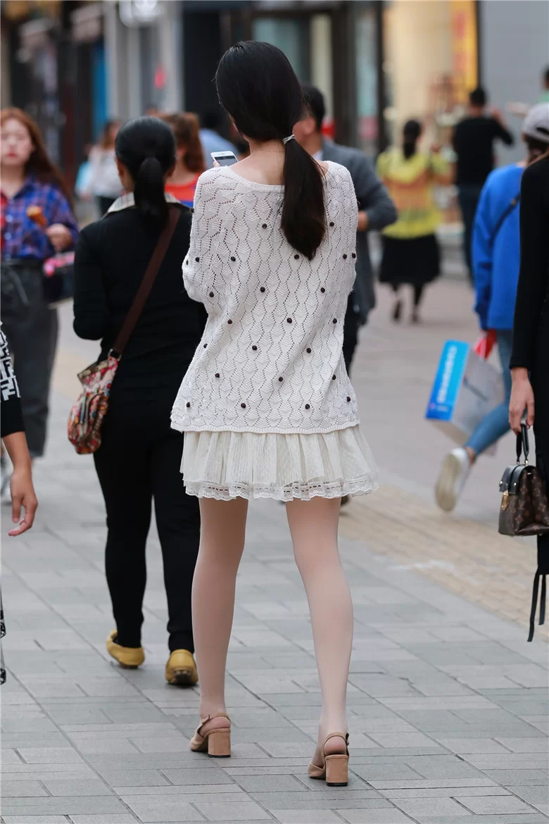 10+ 街拍丝袜美女这么穿你也很美 15