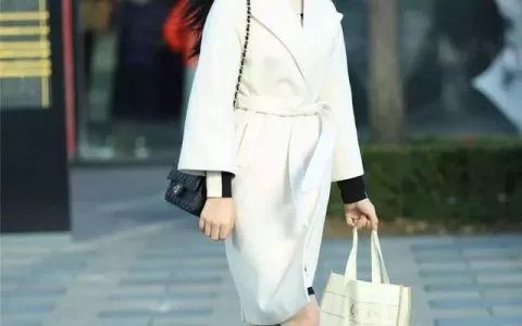 街拍包臀裙丝袜美女你也可以这么美