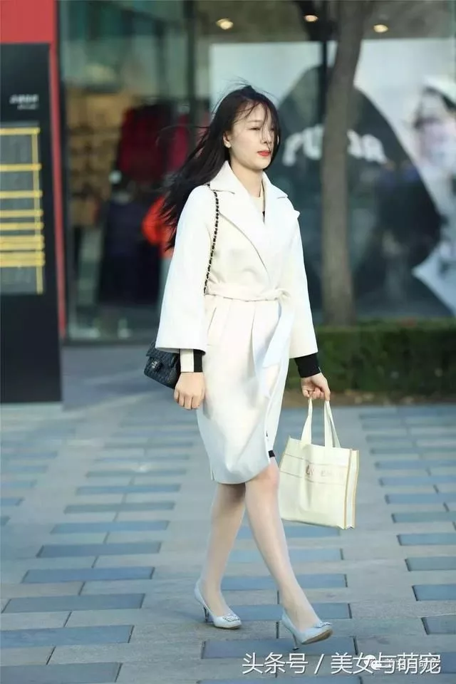 街拍包臀裙丝袜美女你也可以这么美