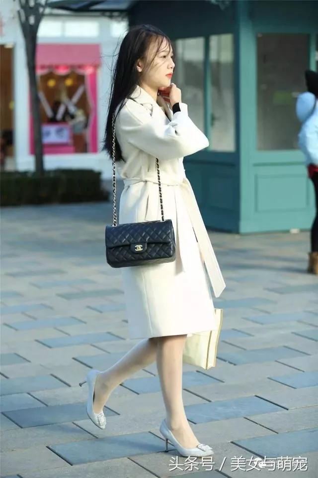 街拍包臀裙丝袜美女你也可以这么美