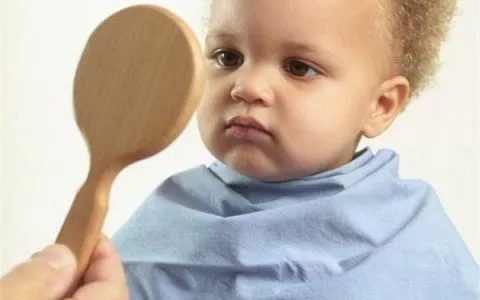 宝宝到底适合在家理发还是在理发店理发宝妈们你知道吗？