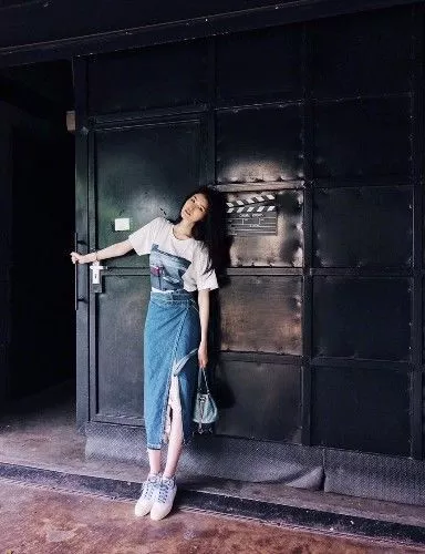 何穗气质女王混搭风吊带渔网袜这才是秀美腿的正确打开方式！ 4