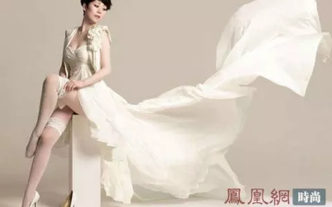 蔡依林演唱会捞金内裤外露潮流跟不上！网友急呼：情趣内衣还能外穿