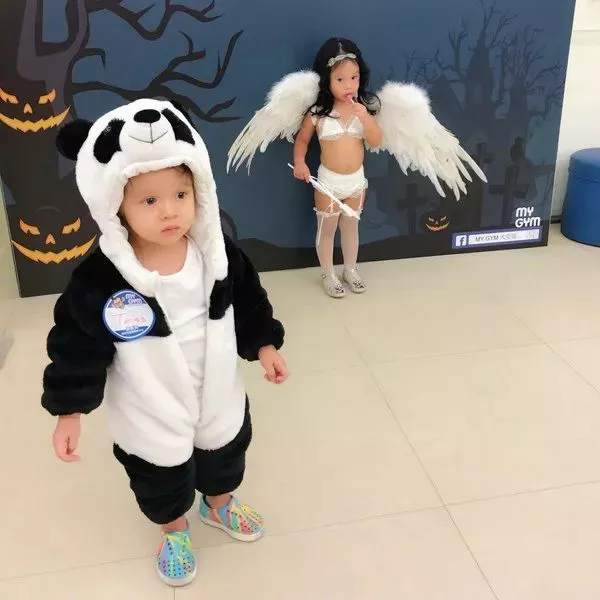 真相 关颖给女儿穿吊带丝袜被吐槽可真正的超模扮得是个鬼啊！ 3