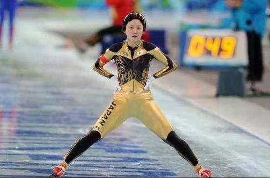 速滑服裆部设计常雷人 日女将曾穿透视装露丁字裤