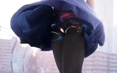 裙下有宇宙？岛国这款丝袜的设计不忍直视