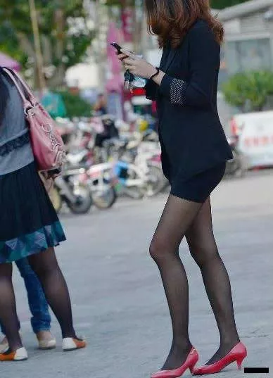女人爱穿黑裤袜可穿对的没几个：女生不可以乱穿