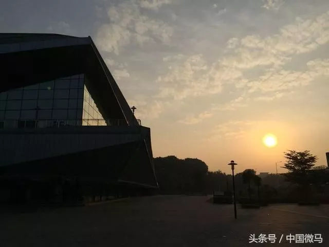 义字当头情暖人间 1