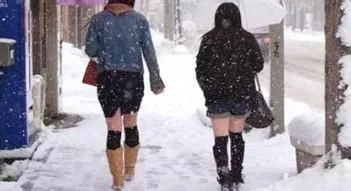 下雪天单穿裤袜显瘦23岁女白领右膝疼痛被诊断为肌键炎！ 3