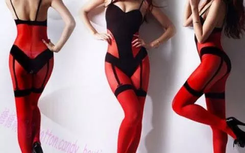 老汉吊带丝袜胸罩一样不少 穿女装捡废品引围观（图