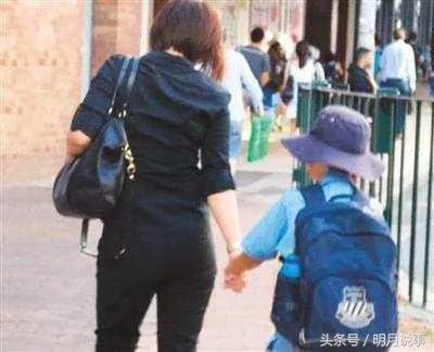 二胎都上学了 宝妈还“赖”着不上班 婆婆一追问 宝爸脸都红了