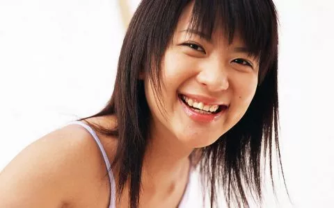 显瘦藏肉秀美腿 下半身的不完美这条裙子来拯救