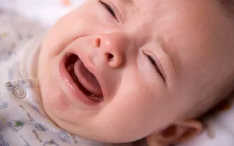 新生儿夜晚哭闹