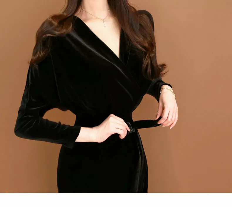 丝绒包臀裙搭配一双黑丝袜尽显美女优雅气质 1