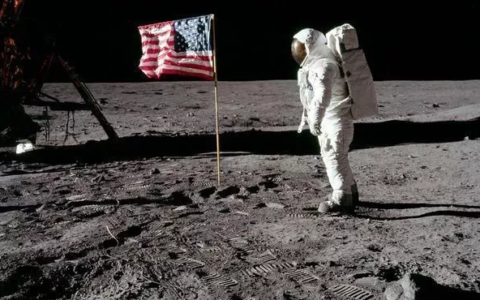 “阿波罗登月”真的是一场彻头彻尾的骗局，登月50年记