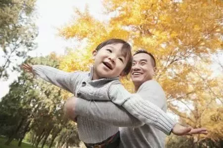 爸爸带的孩子更优秀