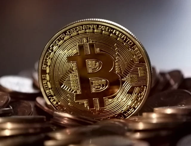 比特币暴涨160%后突然暴跌1400美元，4万人爆仓 9