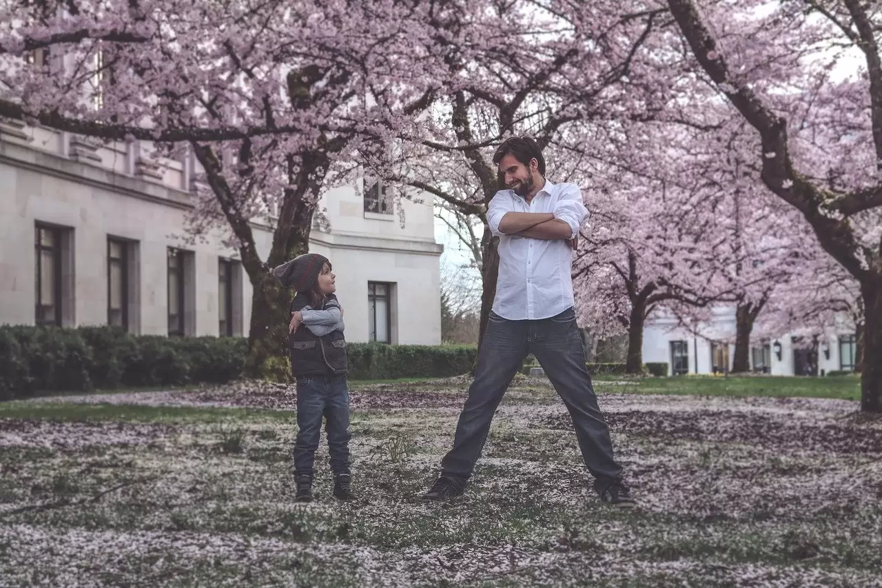 3歲男孩誤食502膠水