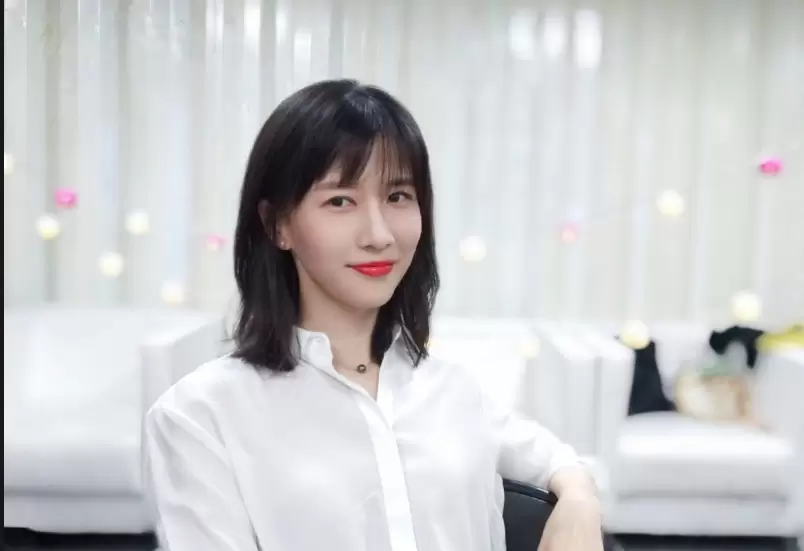 papi酱孩子随父姓引发网友围观