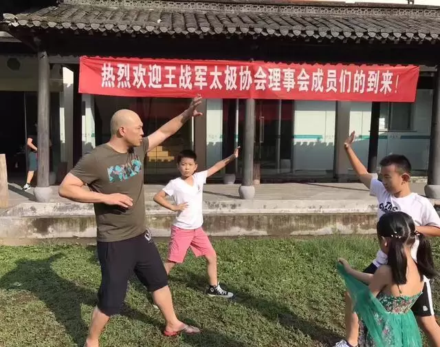 江湖传武大师，上擂台不到10秒变着花样被KO 7