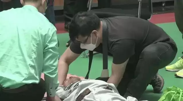 江湖传武大师，上擂台不到10秒变着花样被KO 13