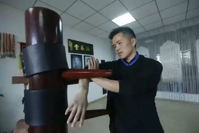 江湖传武大师，上擂台不到10秒变着花样被KO 2