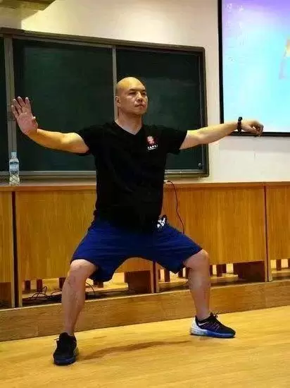 江湖传武大师，上擂台不到10秒变着花样被KO 1
