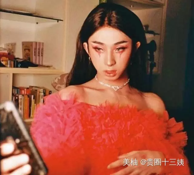 伊能静儿子女装出镜，变猫系少女真辣眼睛
