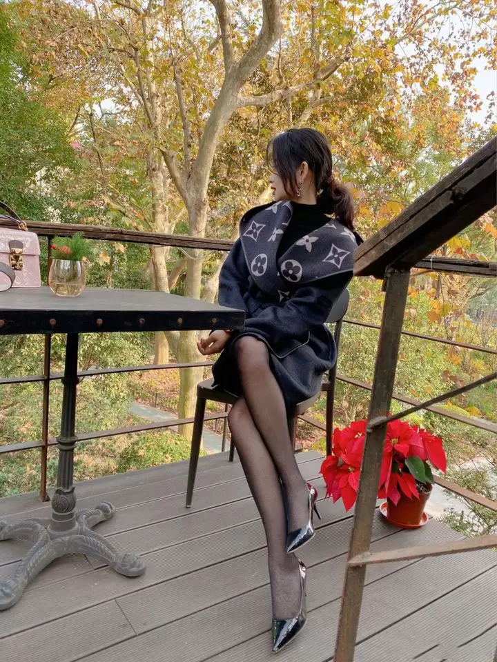 2026 美女爱穿肉色丝袜爆款丝袜让她开挂 5