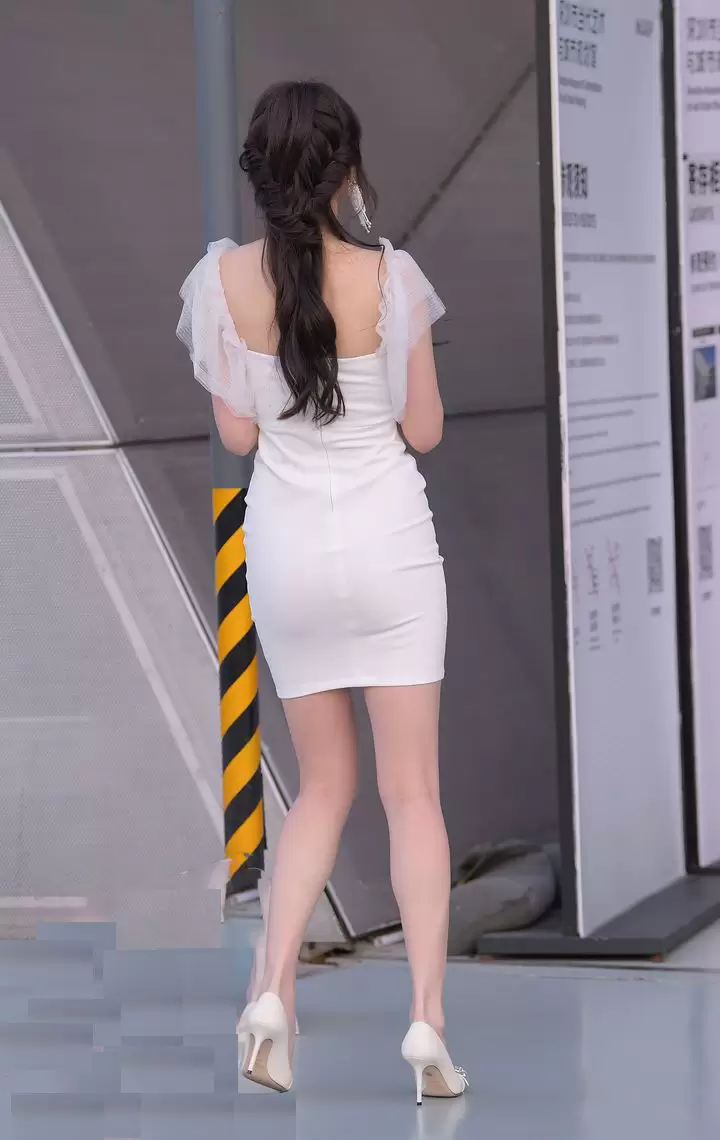 2026 美女爱穿肉色丝袜爆款丝袜让她开挂 11