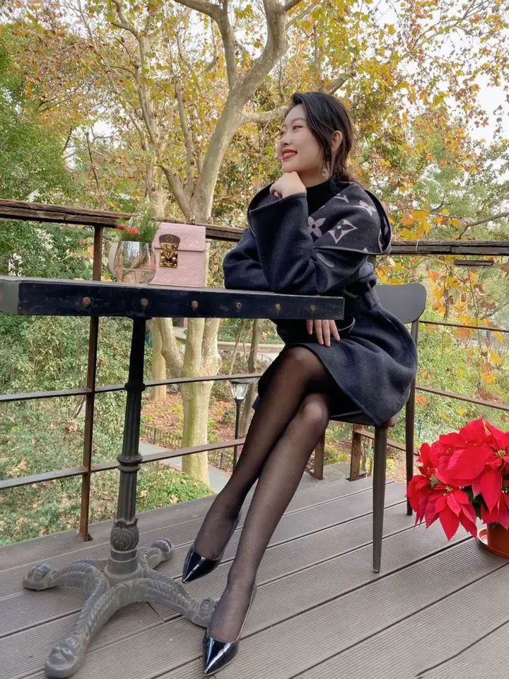 2026 美女爱穿肉色丝袜爆款丝袜让她开挂 4