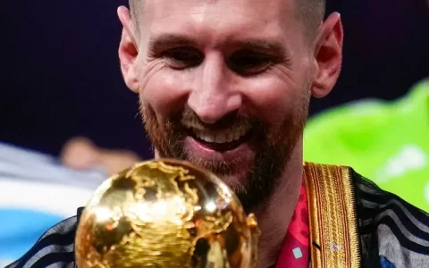 阿根廷夺冠载入史册的梅西