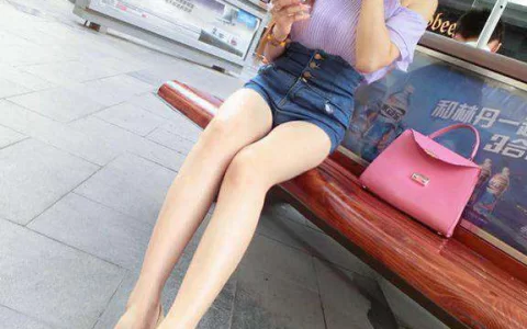 男人更喜欢吊带丝袜还是黑丝