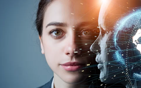 于文亮人工造神